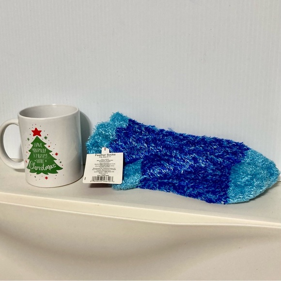 Have Yourself a Merry Little Christmas Mug Cup Fuzzy Blue Socks Gift Set 14 oz - Picture 7 of 10